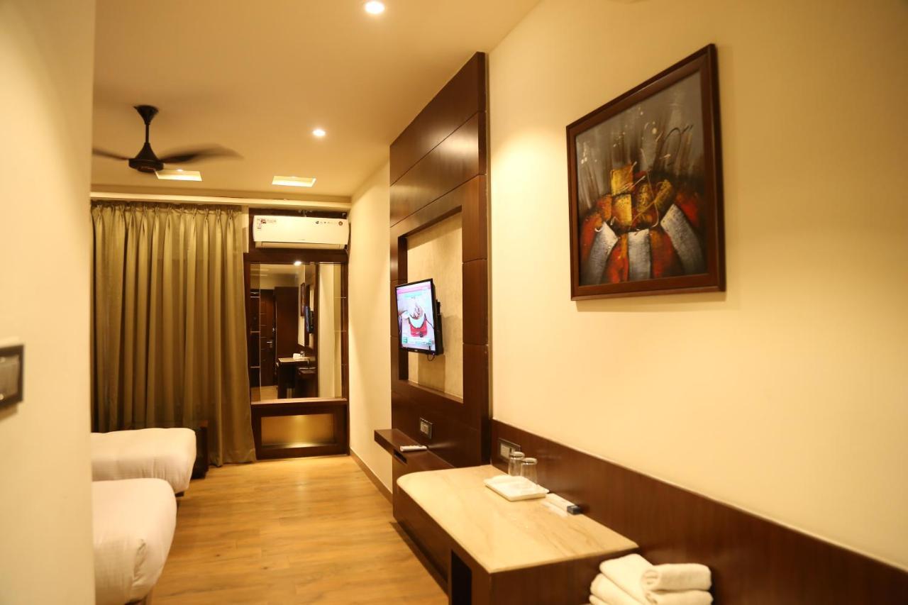 Hotel Prince Viraj Джабалпур Екстериор снимка